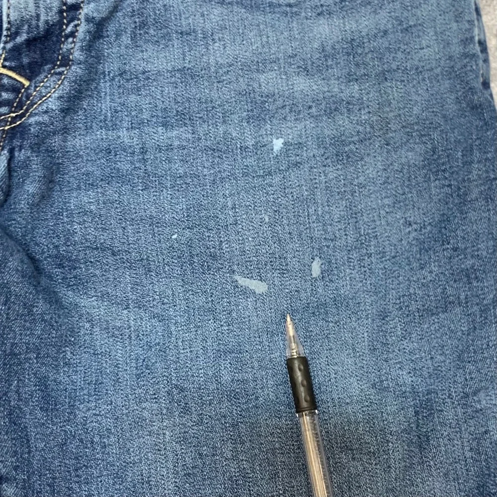 True Religion Ricky Relaxed Straight Jeans Mens 32 Medium Wash Denim Paint Marks